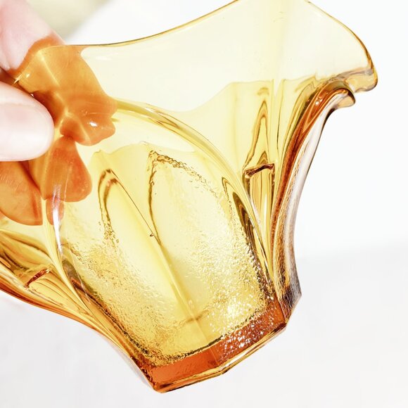 Vintage Amber Glass Vase / Candy Dish with Scallop Edge Design - Picture 7 of 8